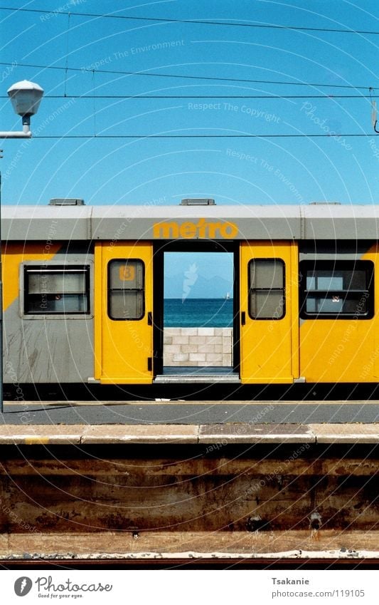 Zug der Freiheit mehrfarbig Außenaufnahme Afrika Industrie Südafrika Cap der Guten Hoffnungen Kap des südlichen Afrikas Reise mit dem Zug durch Süd Afrika