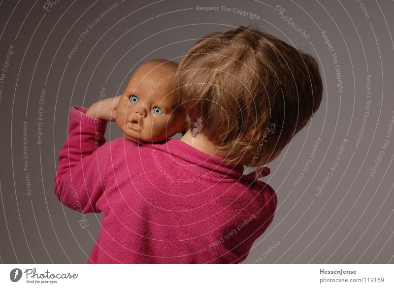 Objekt 7 Spielzeug Einsamkeit Freude Hintergrundbild kaputt Glatze Gefühle Puppe Kopf alt Kind beschädigt Glück