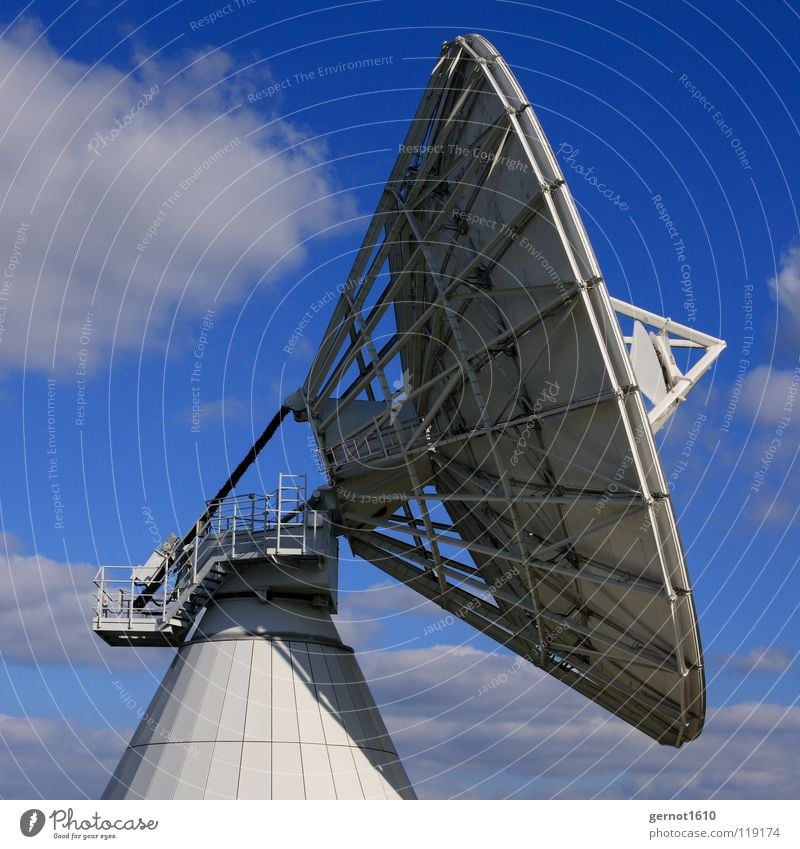 Sucher senden Sendgericht hören live Datenübertragung finden Satellitenantenne Fernsehen Radioteleskop Teleskop High-Tech Funktechnik Wissenschaften