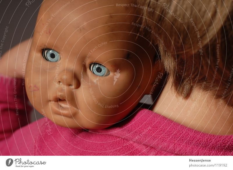 Objekt 7 Spielzeug Einsamkeit Freude Hintergrundbild kaputt Glatze Gefühle Kind Puppe Kopf alt beschädigt Glück
