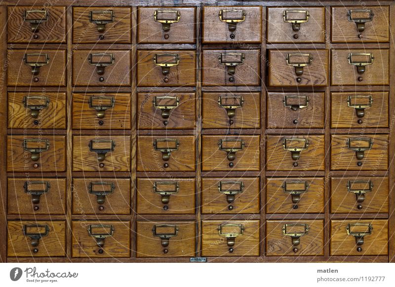 Schubladendenken Arbeitsplatz Büro Container Holz alt eckig braun Ordnung Schrank schubladendenken Messingschild Datei Karteikarten Vorratsdatenspeicherung