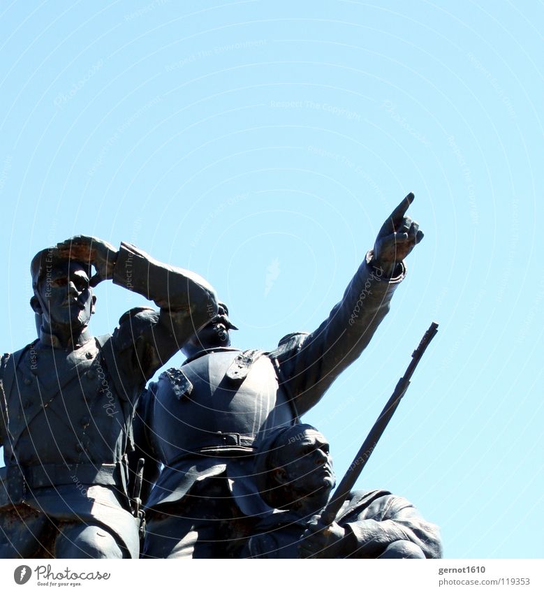 See U - II Soldat Statue Kunst Kunstwerk Richtung Gewehr Offiziere Bretagne verlieren Beginn Kunsthandwerk historisch Wahrzeichen Denkmal Bronce zeigen