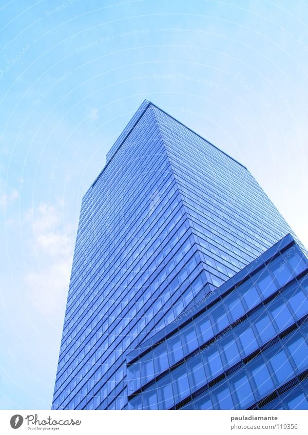 turm Hochhaus Fassade modern Skyline Industriefotografie mondern Glas blaufilter Architektur