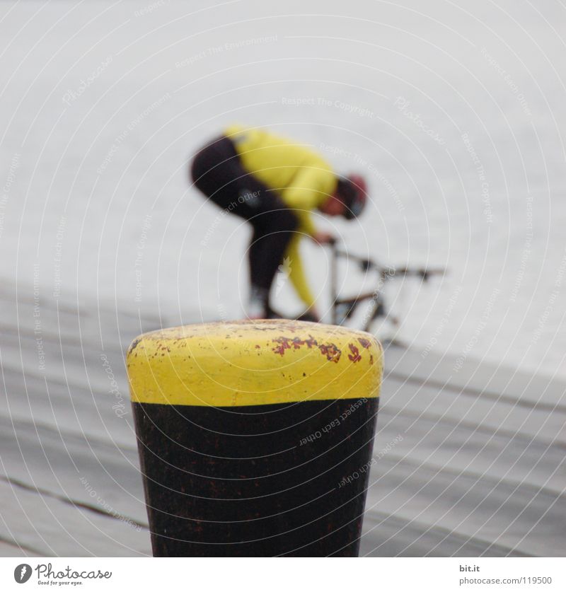 FARBABGLEICH gelb Fahrrad Reinigen Erfrischung schwarz Holz Holzfußboden Schiffsplanken Mountainbike Steg Wäsche Radrennen Rennrad Freizeit & Hobby Luft Pause
