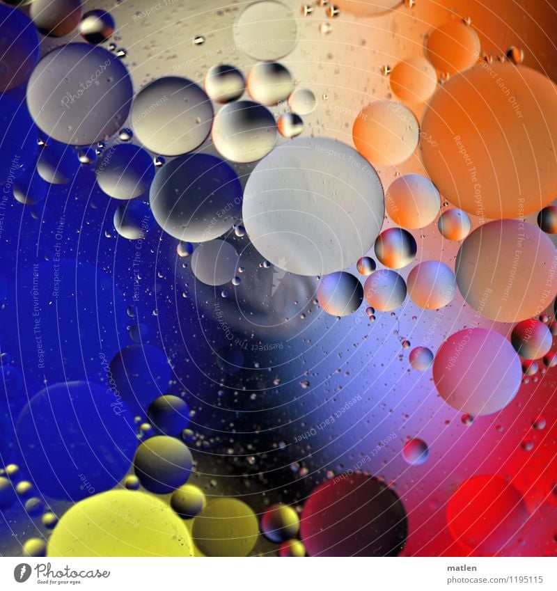 bubbly Wasser Kugel Kommunizieren blau mehrfarbig gelb grau orange rot schwarz weiß rund Erdöl Polarität Mischung verteilt bubble abstrakt Farbfoto