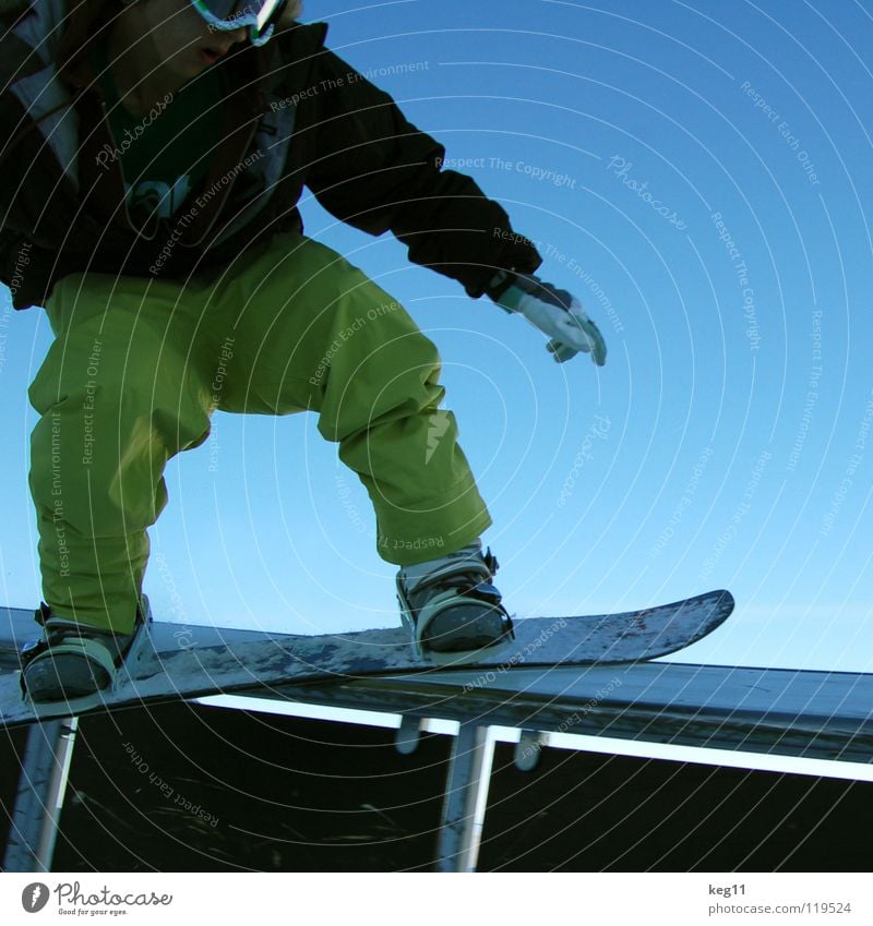schlopfdi wopf über die box Snowboard springen Winter Snowboarder Wintersport Ferien & Urlaub & Reisen Sport Snowboarding Straight Jump Boardslide Fitness
