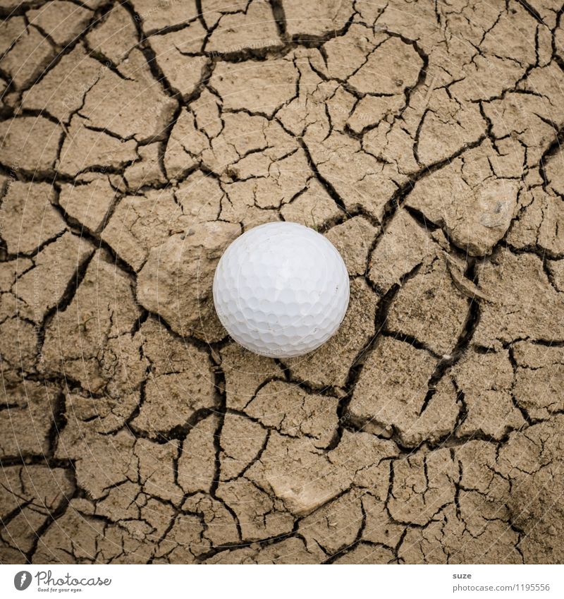 Fehl am Platz | Grün Freizeit & Hobby Spielen Minigolf Sport Ballsport Golf Golfplatz Natur Erde Dürre Wüste klein rund trocken braun weiß Durst Einsamkeit