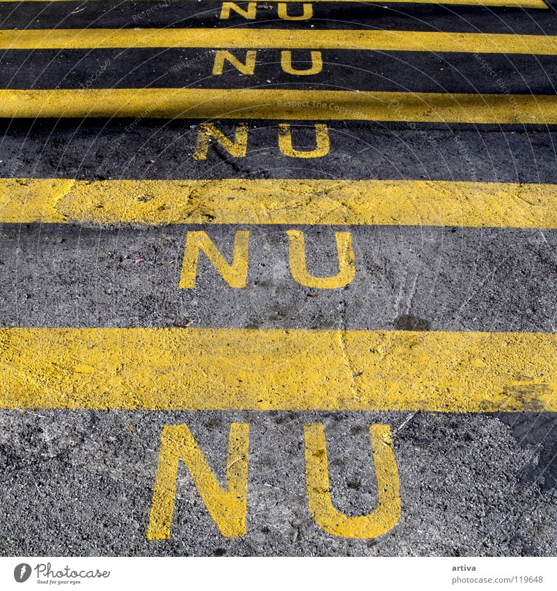 stripes Schriftzeichen gelb Streifen Verkehrswege nu black street Typographie