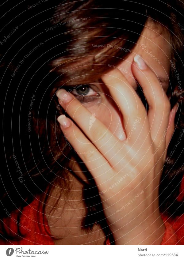 Emo[tional] Trauer trist Gefühle Hand schwarz dunkel Auge Gesicht