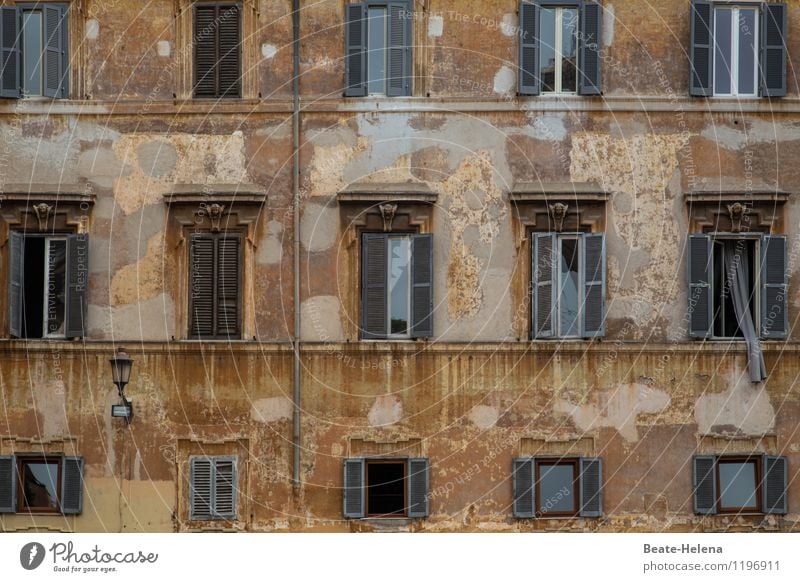 einfach mal durchlüften Rom Trastevere Italien Haus Mauer Wand Fassade Fenster alt festhalten verblüht ästhetisch außergewöhnlich gigantisch braun grau