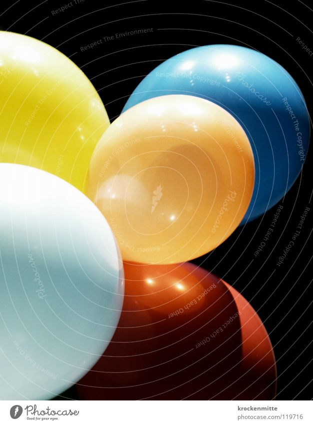 Zum Geburtstag... mehrfarbig rot hell-blau gelb schwarz Helium Luftballon knallig Kontrast platzen Farbe orange Feste & Feiern Dekoration & Verzierung Lampe