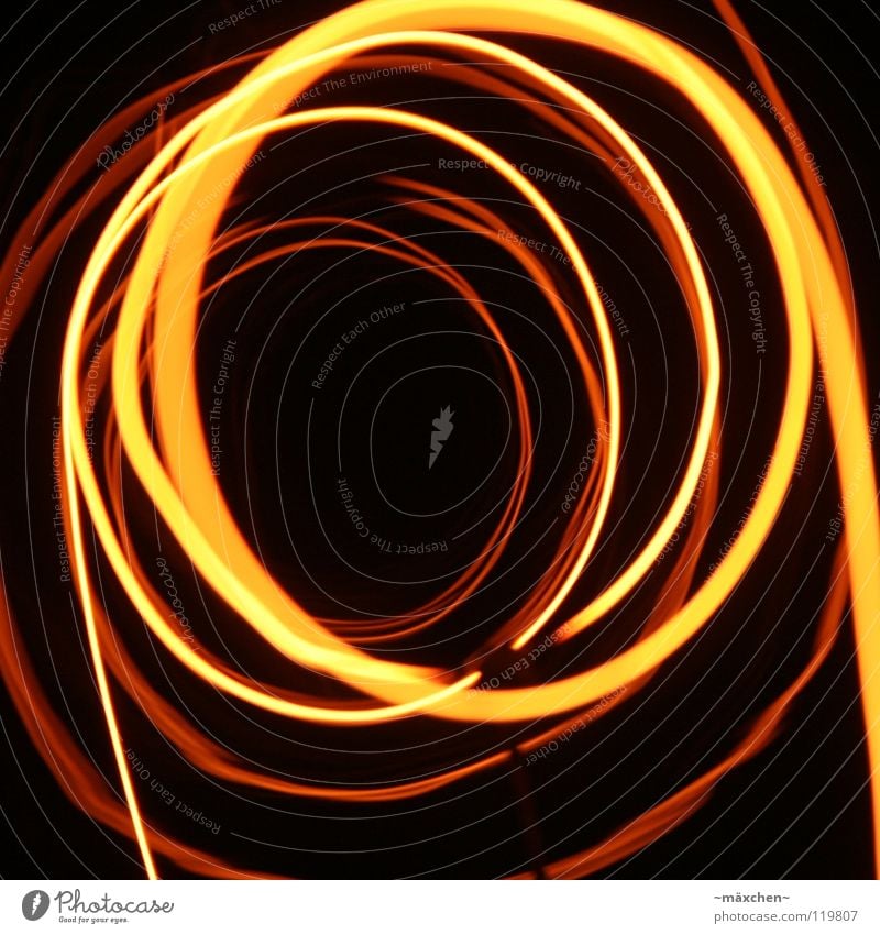 Spirale, die Erste Draht glühen Lampe Leuchtspur Licht Tunnel rot gelb weiß Spuren Glühdraht durcheinander Verbundenheit Zusammensein Wellen gedreht Drehung
