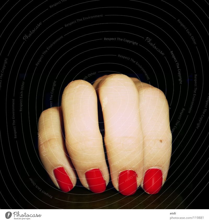 femme d'argent Finger Hand Nagel rot schwarz Frau dominant schön