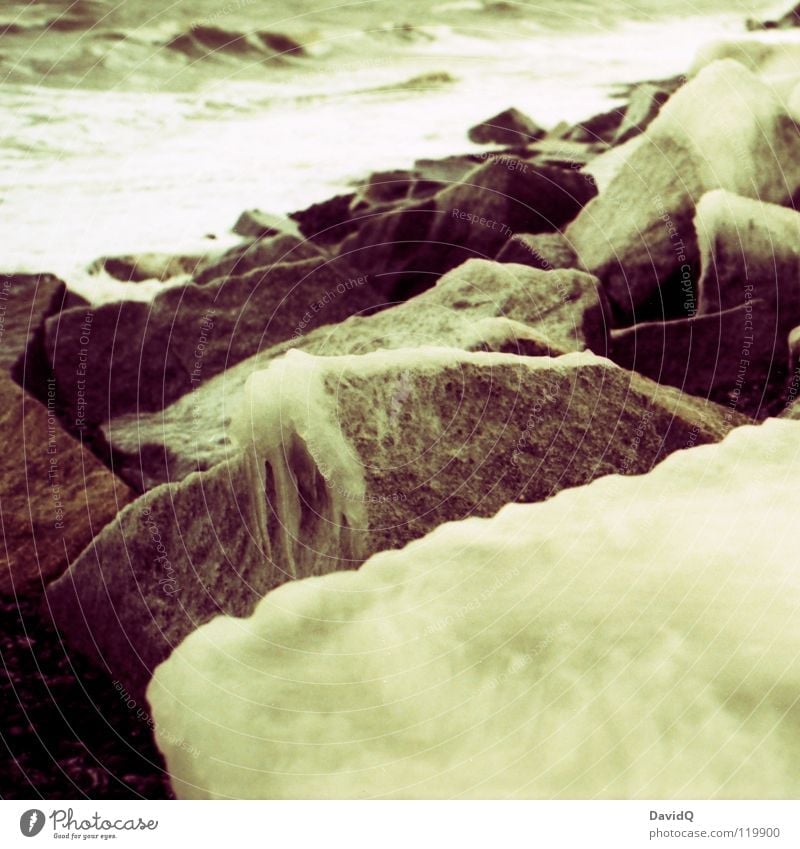 Eisige Ostsee Meer Wellen Meerwasser kalt Küste Strand Brandung Winter Wasser Felsen Stein Kodak elite chrom cross