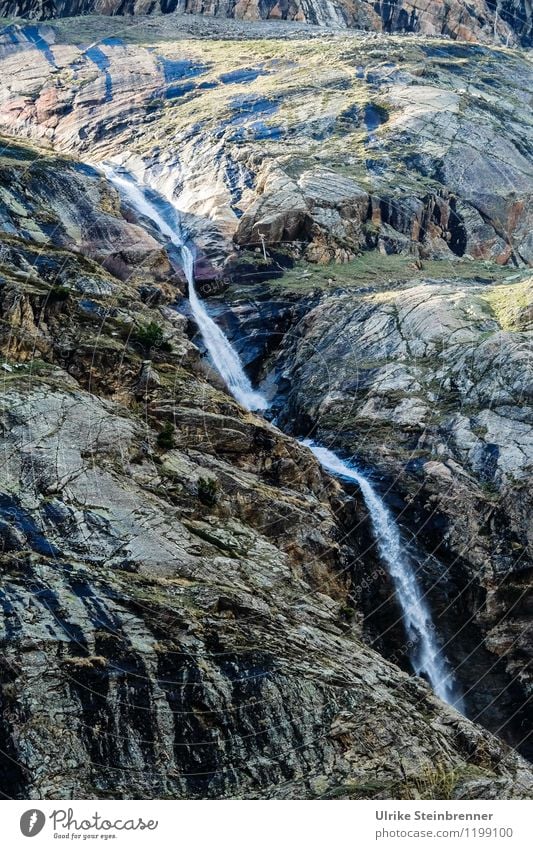 Wasserfall in Miniatur Ferien & Urlaub & Reisen Tourismus Abenteuer Berge u. Gebirge wandern Umwelt Natur Landschaft Frühling Felsen Alpen Saas Almagell Schweiz