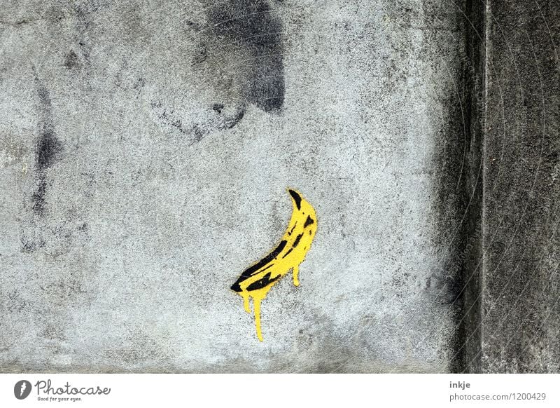 Andy lebt ! Lifestyle Kunst Kunstwerk Subkultur Menschenleer Mauer Wand Fassade Beton Zeichen Graffiti Tropfen Farbverlauf Schmiererei gelb grau Kreativität
