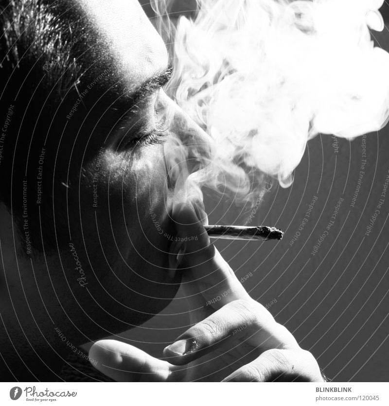 jonny II Rauchen Joint Mann schwarz grau weiß Hand Finger Fingernagel rauchend Silhouette Porträt Augenbraue Kinn Bart Sonne Erholung Freizeit & Hobby