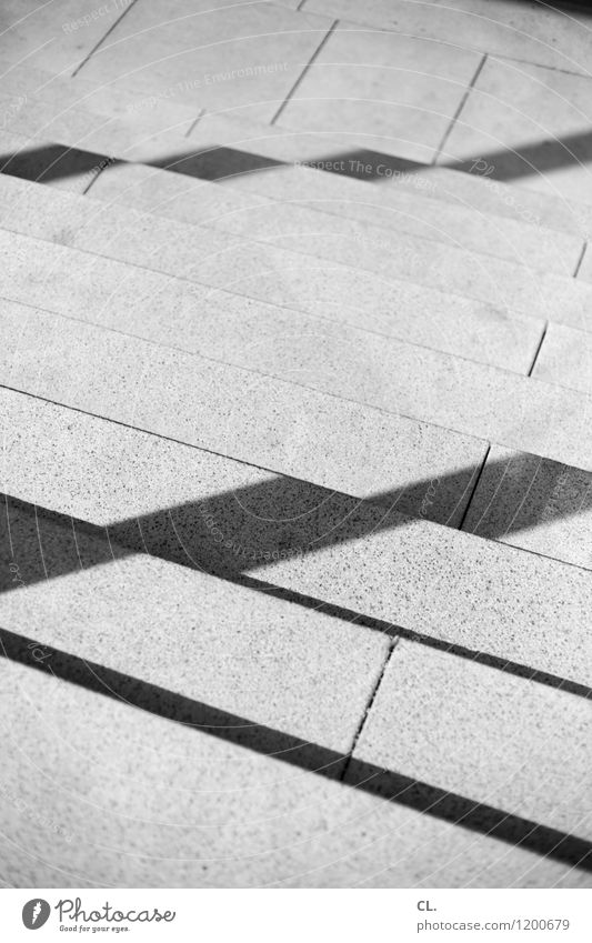 stufen Treppe Linie Stein eckig Wege & Pfade abwärts Schwarzweißfoto Außenaufnahme abstrakt Menschenleer Tag Licht Schatten