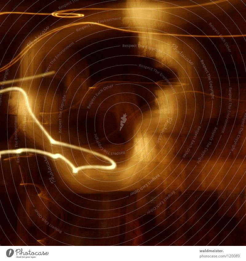 Lichtspuren Leuchtspur Langzeitbelichtung Zufall braun gelb abstrakt Experiment Filmwechsel M42