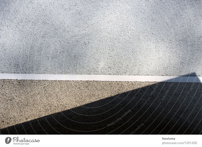 Grauzone Mauer Wand Fassade Beton Linie Putz grau hellgrau Schatten rechtlich zweifelhaft legal illegal weiß Farbfoto Gedeckte Farben Außenaufnahme Menschenleer