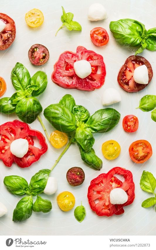 Tomaten, Mozzarella und Basilikum Lebensmittel Käse Gemüse Salat Salatbeilage Kräuter & Gewürze Ernährung Mittagessen Bioprodukte Vegetarische Ernährung Diät