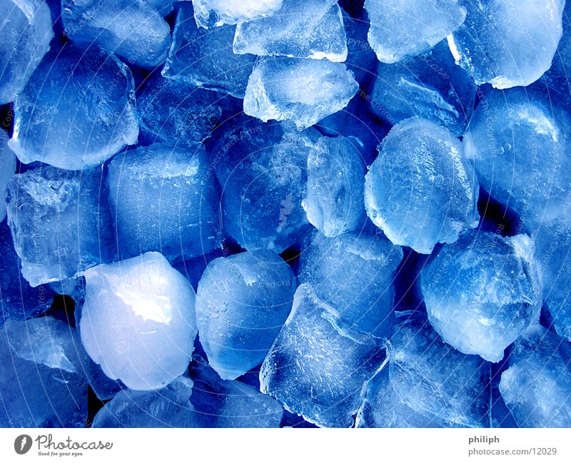 BlauesEisGewürfele kalt Schnellzug Hintergrundbild Winter Eiswürfel Erfrischung frieren Ernährung Wasser Würfel blau Schnee cube cold icecube blue Coolness