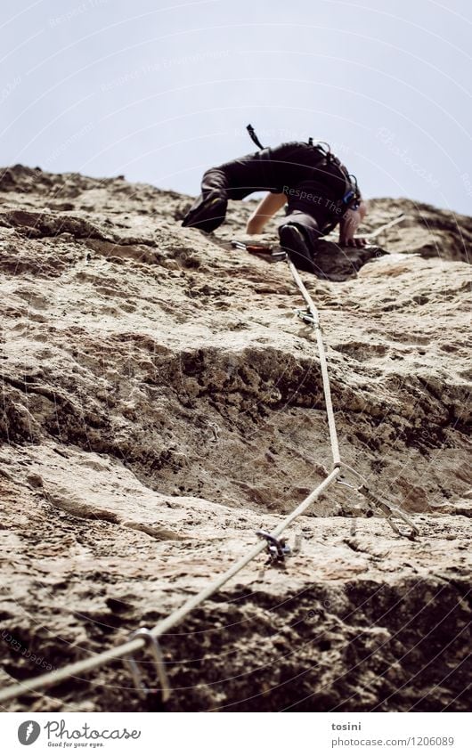Master of Rock II Junger Mann Jugendliche Erwachsene 1 Mensch sportlich Klettern Seil Absicherung karabiner Sportler gefährlich Felswand Felsen Berge u. Gebirge