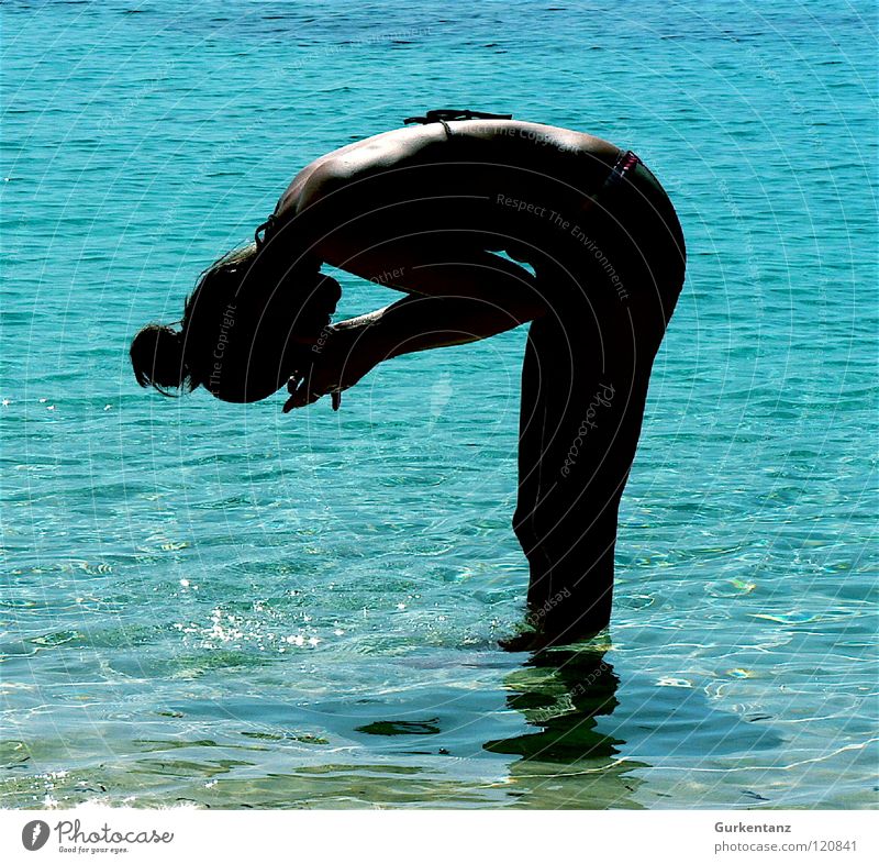 Lady low tide Meer Strand Frau Gegenlicht Bikini Kontaktlinse Dutt Küste Silhouette Borneo Wasser Schatten Schwimmen & Baden Waschen