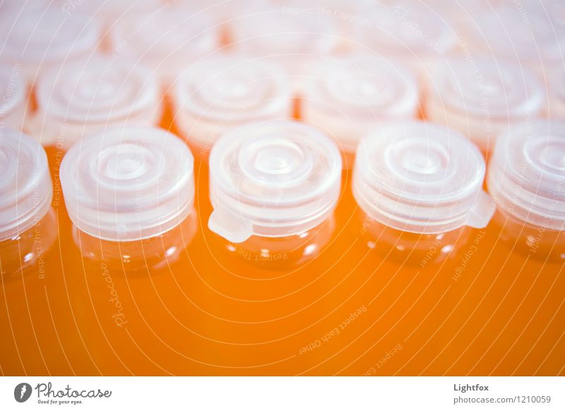 Neues aus Ampulien :-) Glas Diät alt beobachten Beratung berühren muskulös nachhaltig nackt nass natürlich orange Ampulle füllen dosieren 2cl Arzt Medikament