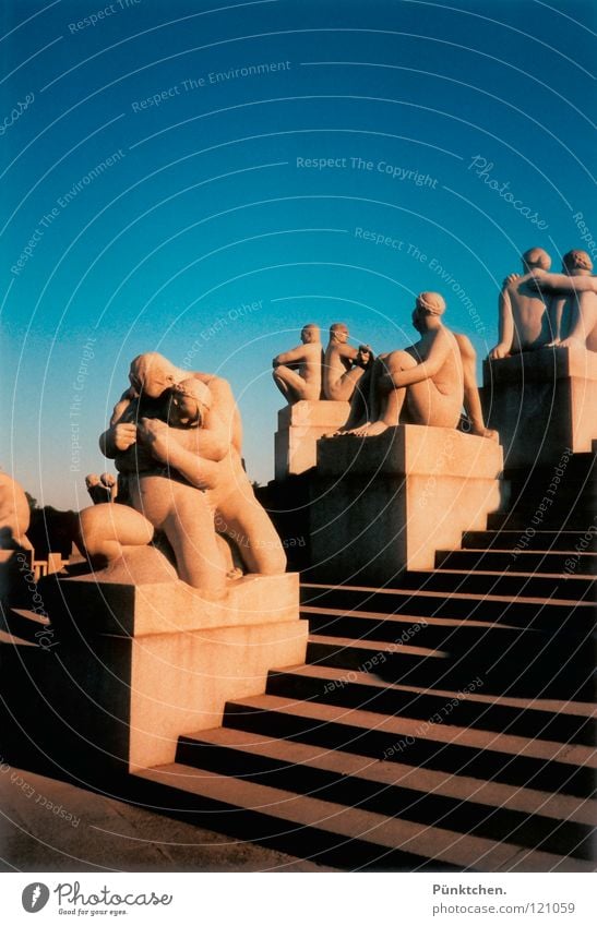 Menschenskulpturen Frogner Park Oslo Kunst Skulptur Ferien & Urlaub & Reisen Bildhauerei Norwegen Skandinavien Wahrzeichen Denkmal Europa Himmel