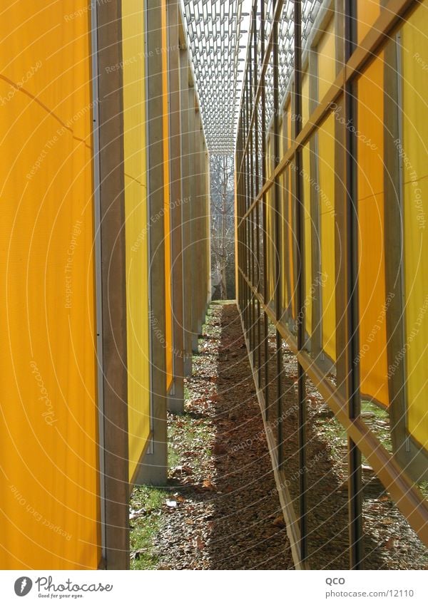 Gelb umgeben gelb Jalousie Sporthalle Träger Architektur Wetterschutz Reflektion
