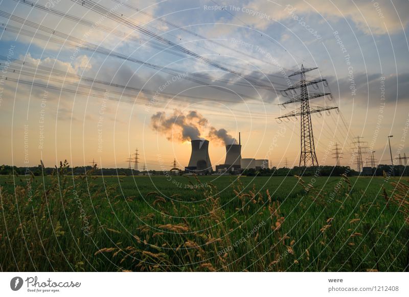 Kernkraftwerk Energiewirtschaft Erneuerbare Energie Sonnenenergie blau Abenddämmerung Atomausstieg Energiepolitik Himmel Sonnenuntergang Strahlung Elektrizität