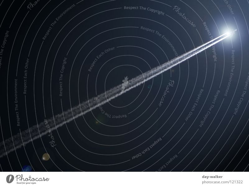 Apollo 13 Raumfahrt Apollon Houston Problematik gleiten Geschwindigkeit Kondensstreifen blenden entdecken Flugzeug dunkel Licht weiß Strahlung Kommunizieren