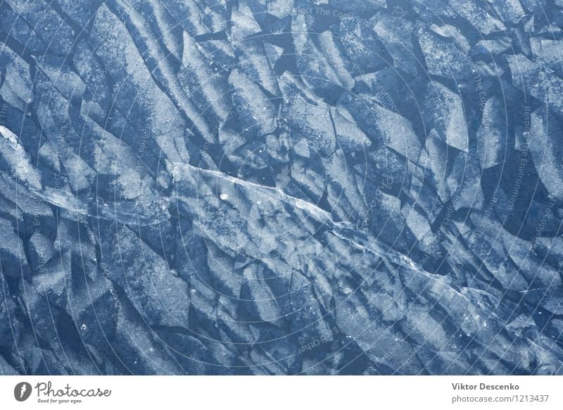 Blaues Eis auf dem See im Winter Natur natürlich blau weiß gefroren Konsistenz Baikalsee Hintergrund Oberfläche kalt Struktur Frost glazial Kristalle