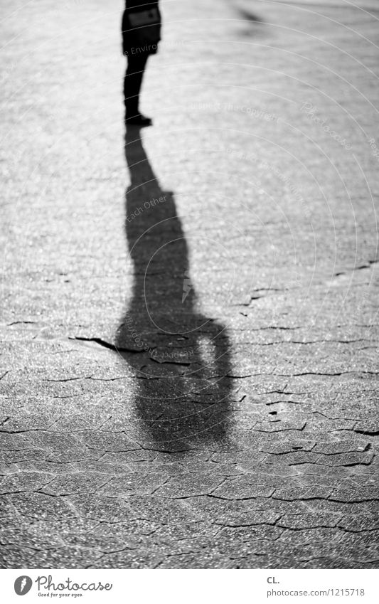 antifalten macht ein foto Freizeit & Hobby Fotografieren Mensch feminin Frau Erwachsene Leben 1 Schönes Wetter stehen Schwarzweißfoto Außenaufnahme Tag Licht