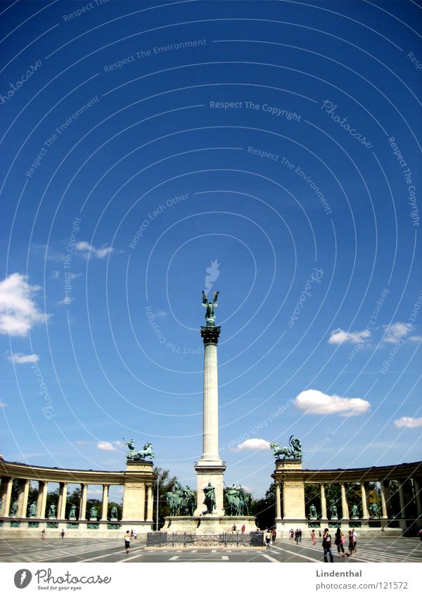 STATUE I Statue Himmel Budapest Platz Plaza historisch sky blue blau hungary Ungar place