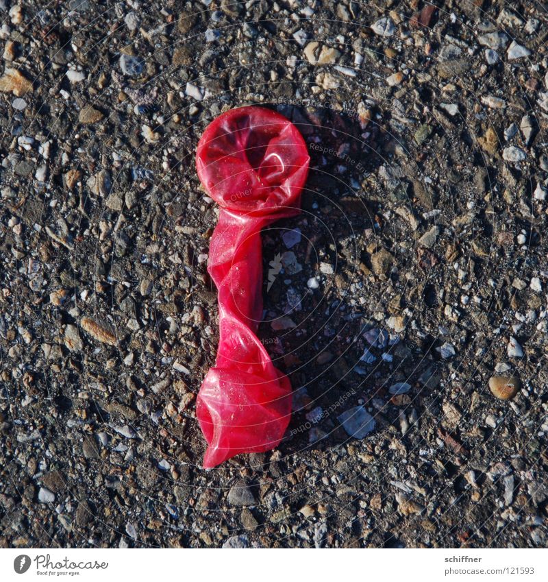 Erdbeergeschmack Kondom Verhütungsmittel Gummi Erotik AIDS gebraucht Spermien Freizeit & Hobby Schweinkram nein - nicht von mir habs nur gesehn