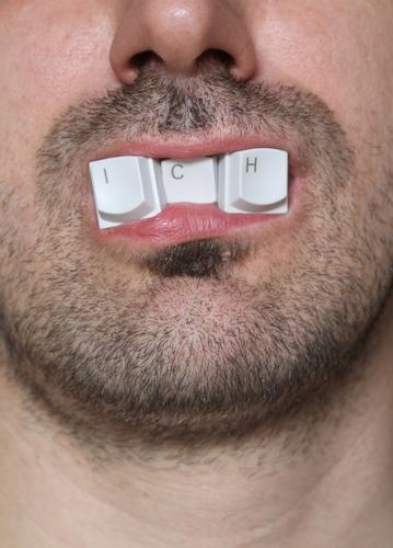 ... ich... Buchstaben Wort graphisch Mann Identität Zahnarzt Lebensmittel Bart Knöpfe Computer-Nutzer Informatik Tippen Hacker Stress zuviel