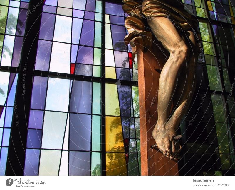 Missbrauchter Nagel Beine Fuß Ausstellung Fenster Holz Glas Hoffnung Glaube Respekt Religion & Glaube Buntglas Jesus Christus Kruzifix Christentum Statue