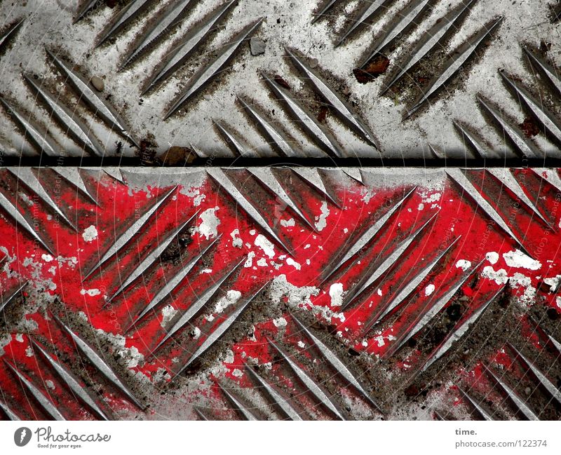 BauStellenProfil (II) Blech Straßenbau Noppe Silhouette Muster rot Ölfarbe diagonal schön Eisen Eisenplatte Fuge zählen Sicherheit Arbeit & Erwerbstätigkeit