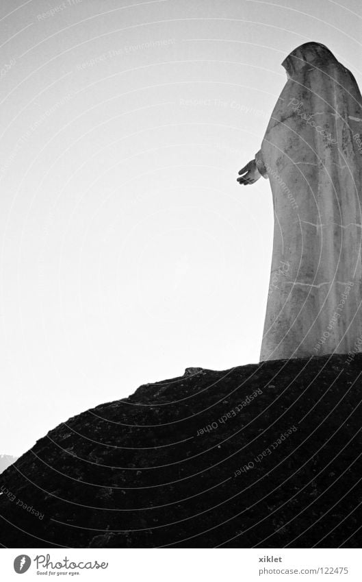 Maria Religion & Glaube Statue Himmel Gebet Hand Hilfsbereitschaft Macht Vertrauen Stein Marmor heilig Felsen Himmel (Jenseits) Tunika mystisch Schwarzweißfoto