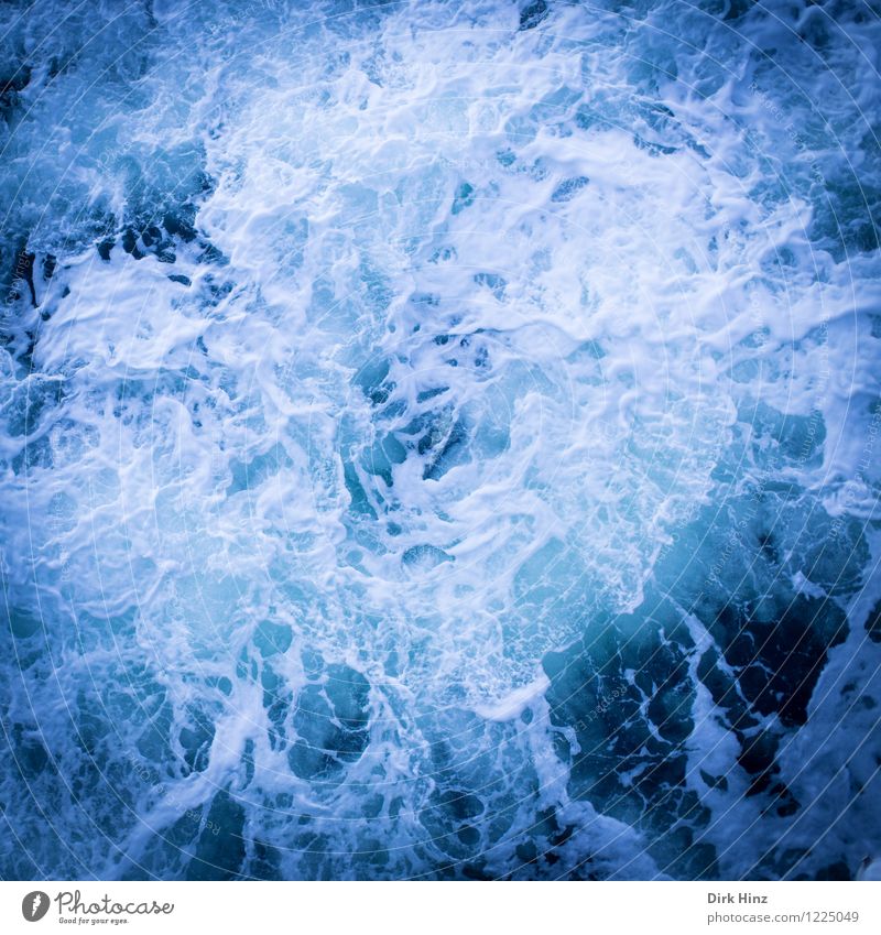 Ostsee-Whirlpool - Wer springt mit? Umwelt Natur Wasser Wassertropfen Klima Klimawandel Wellen Küste Nordsee Meer Flüssigkeit frisch maritim nass wild blau weiß