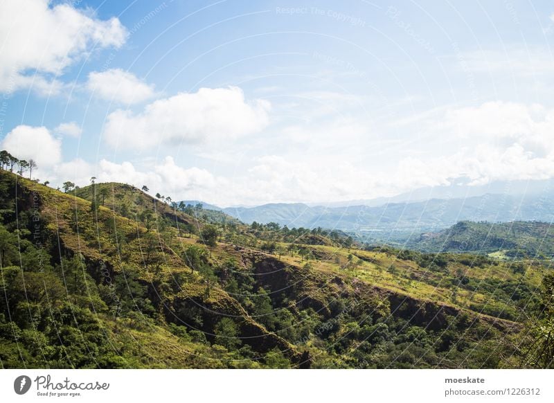 Honduras 2 Landschaft Himmel Wolken Sommer Feld blau grün Farbfoto Außenaufnahme Menschenleer Textfreiraum oben Tag Starke Tiefenschärfe Panorama (Aussicht)