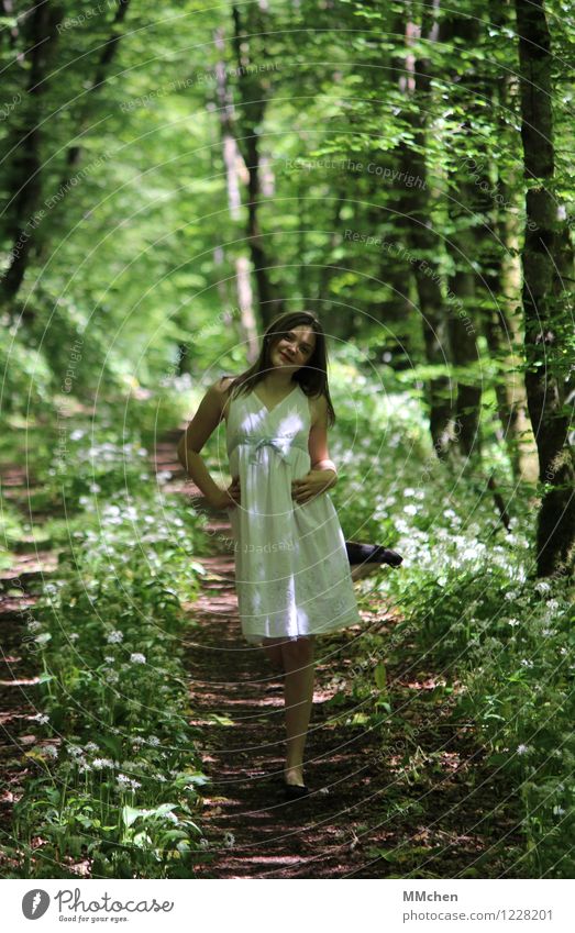 Sometimes I feel like... Stil feminin Mädchen Kindheit Jugendliche Leben 1 Mensch 8-13 Jahre Natur Sommer Park Wald Mode Kleid langhaarig Lächeln Spielen stehen