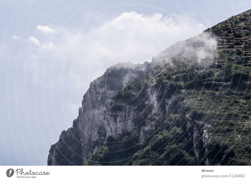 in Auflösung begriffen Landschaft Urelemente Himmel Wolken Schönes Wetter Felsen Berge u. Gebirge Klippe oben blau grau grün leicht durchsichtig steil Steilwand