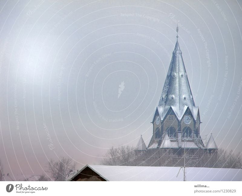 Verschneiter Kirchturm Kirche Bauwerk Gebäude Architektur Glaube Religion & Glaube Winter Wintertag Winterstimmung Schnee Kirchturmspitze kalt Ruhepunkt ruhig