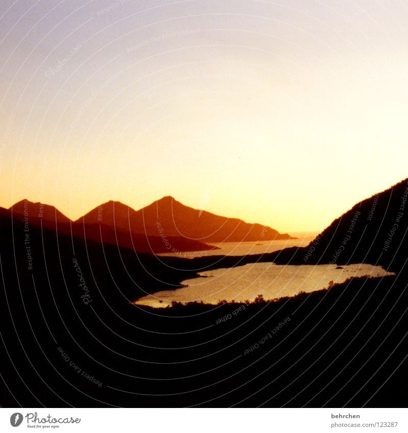 fjordromantik Norwegen Sonnenuntergang Romantik träumen Ferien & Urlaub & Reisen geheimnisvoll Licht ruhig Einsamkeit Himmelskörper & Weltall Berge u. Gebirge