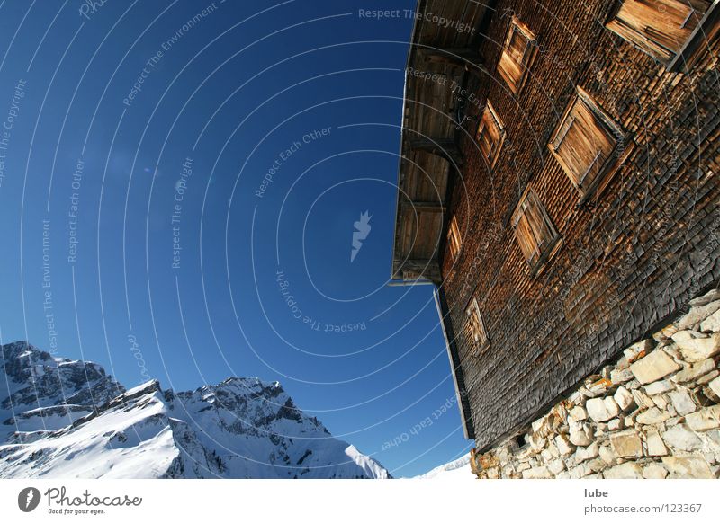 Almhütte Berghütte Dachziegel Luft Winter Haus verfallen Hütte Berge u. Gebirge Hüttengaudi Alphütte