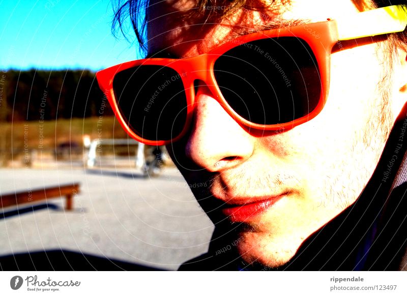 cool män Brille Sonnenbrille grell rosa verrückt lässig Blues Jugendliche Coolness modern Farbe mehrfarbig ausgeflippt trendy Künstler Ray-Ban rosarote Brille