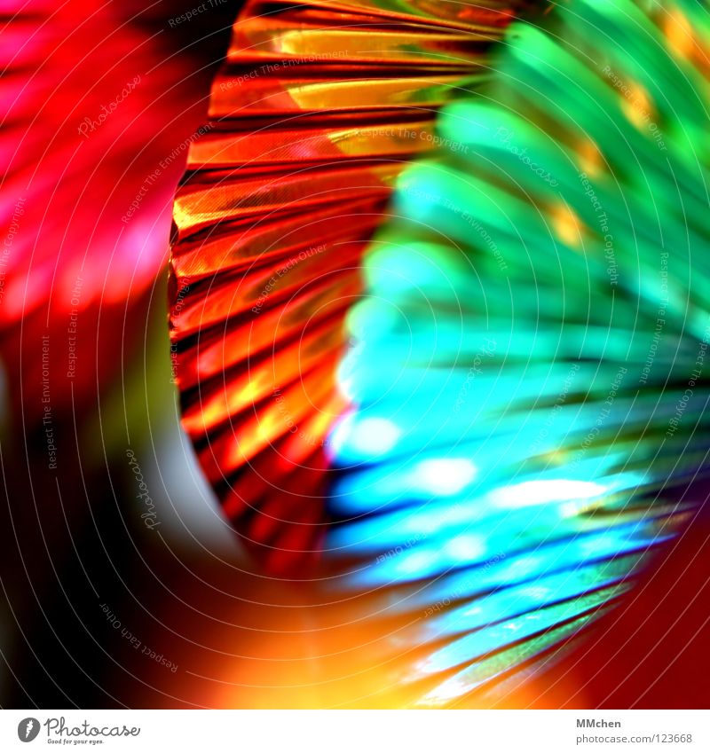 Schimmer Girlande glänzend mehrfarbig Karneval Party Dekoration & Verzierung Aluminium gedreht drehen Muster rot grün gelb türkis Regenbogen Licht Freude Club